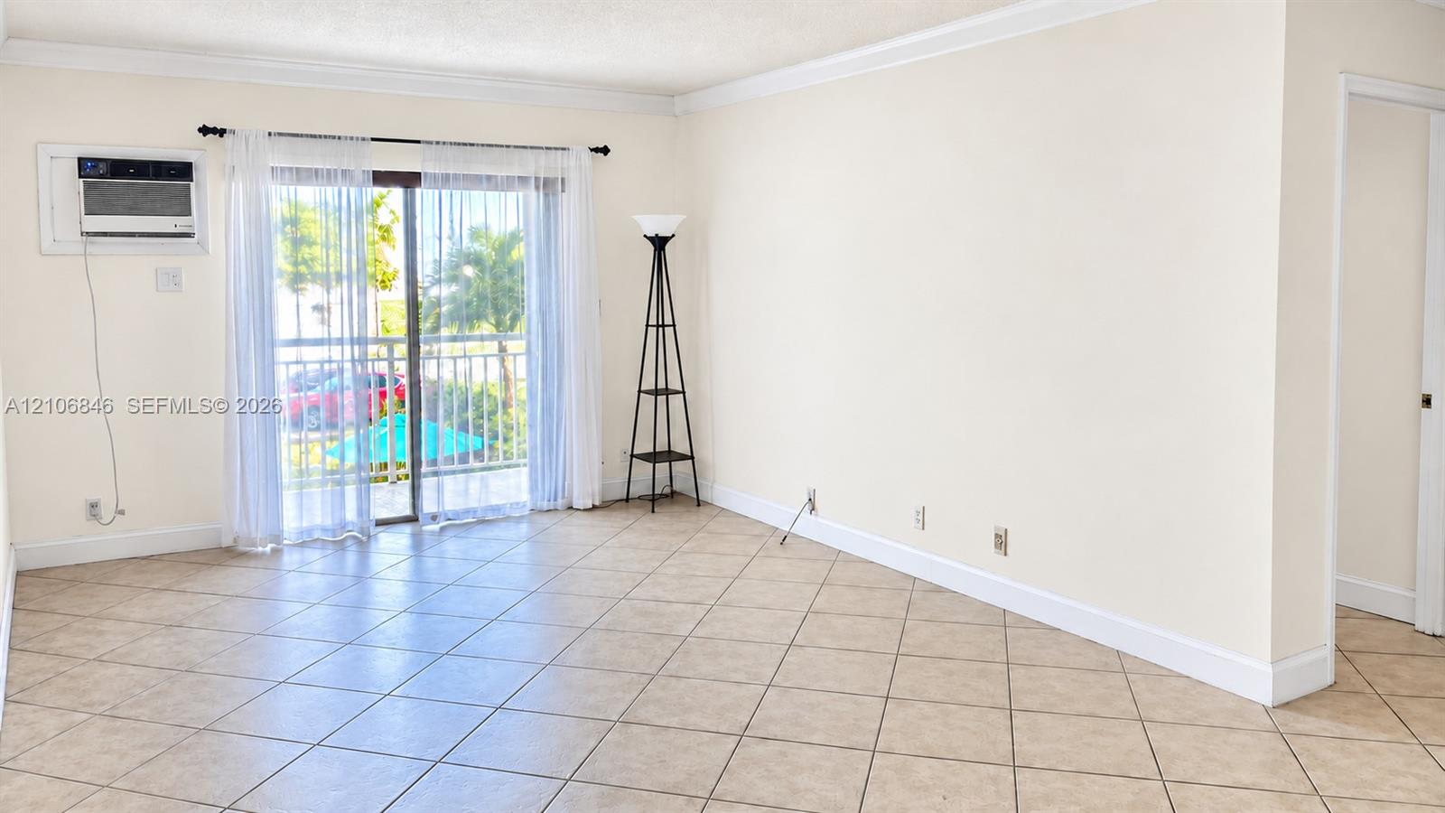 200 S Birch Road 211 Property Photo 8