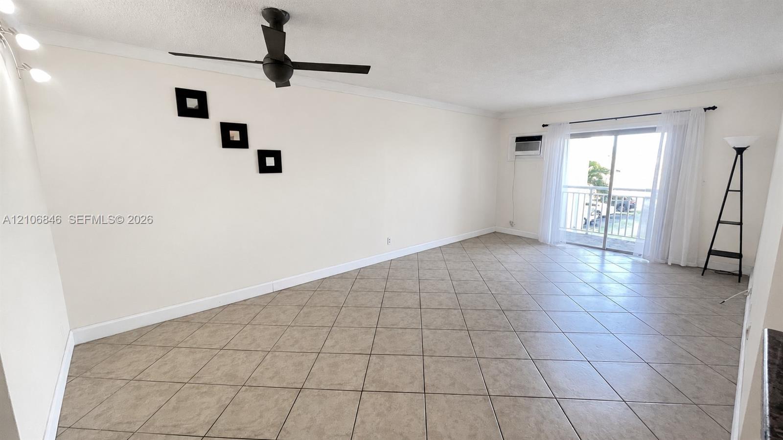 200 S Birch Road 211 Property Photo 9