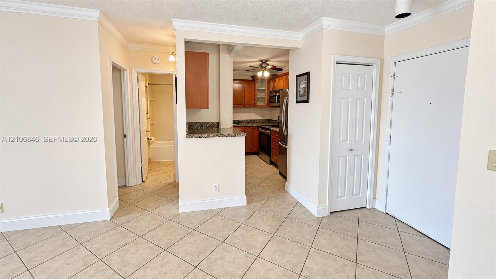200 S Birch Road 211 Property Photo 16