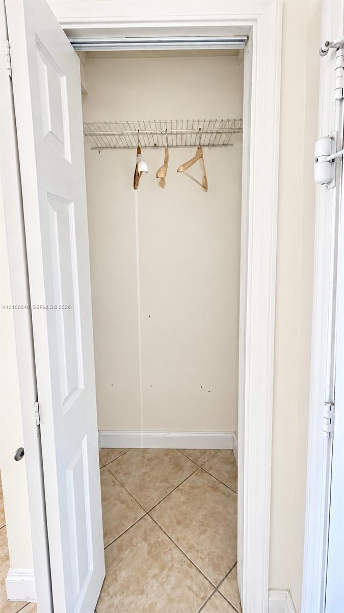 200 S Birch Road 211 Property Photo 18