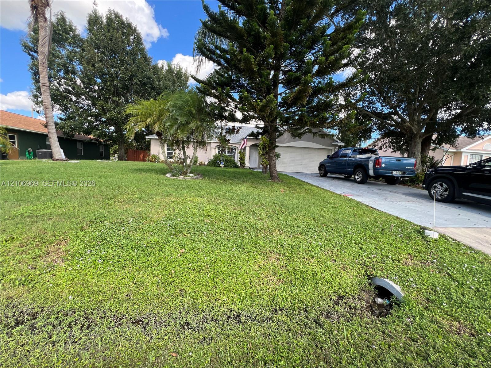 1681 Nw Jacobin Property Photo 2