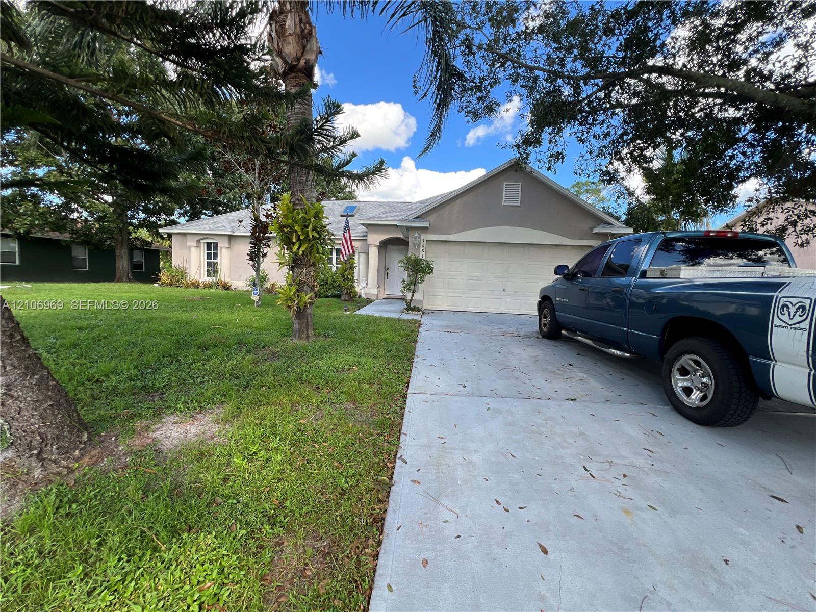 1681 Nw Jacobin Property Photo 3