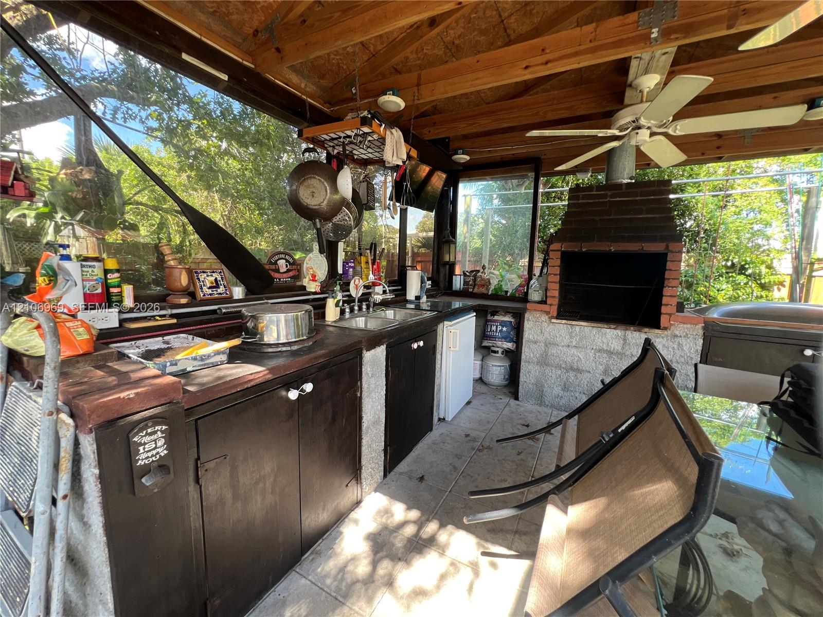 1681 Nw Jacobin Property Photo 6