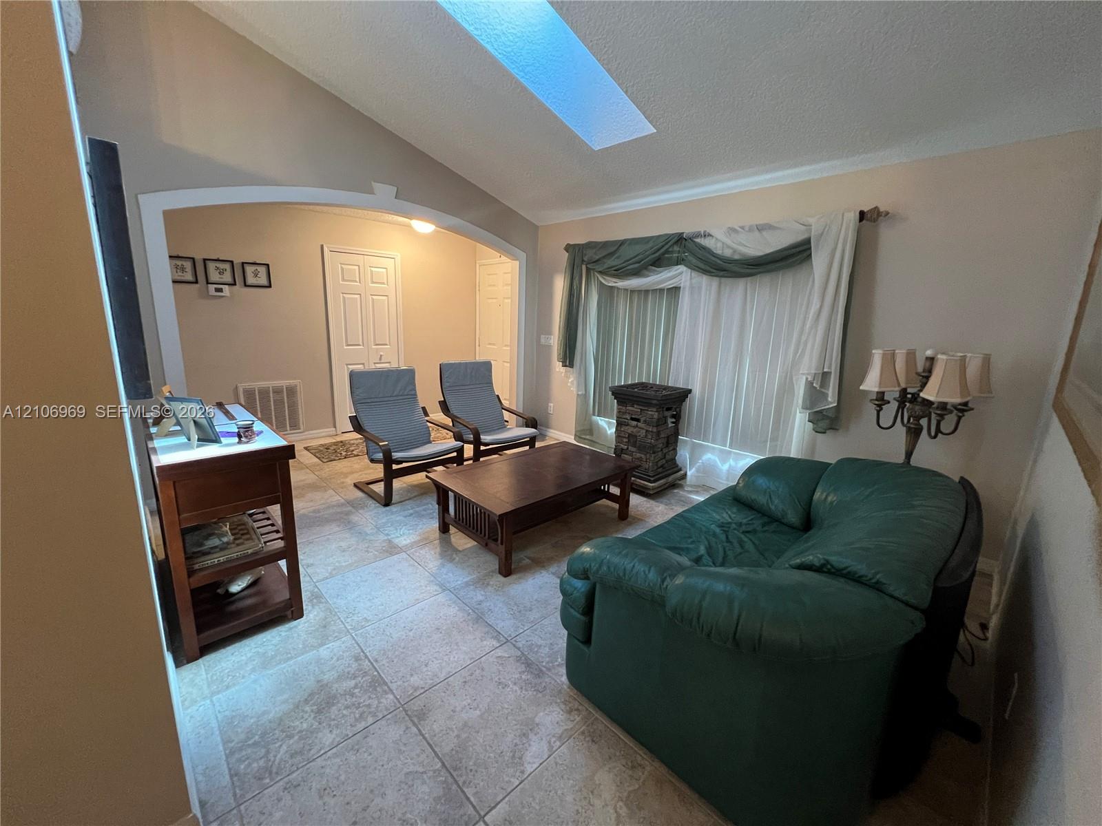 1681 Nw Jacobin Property Photo 9