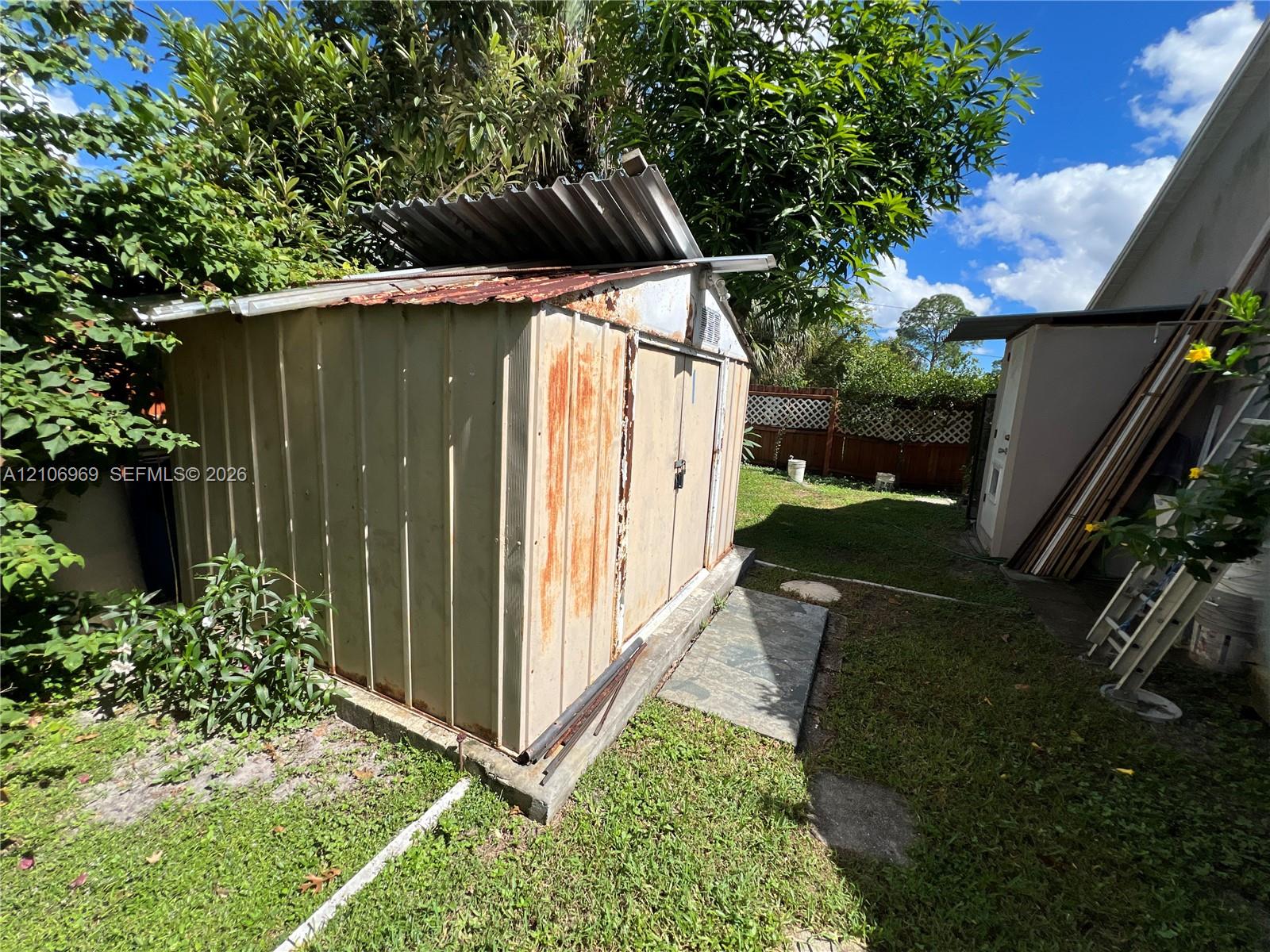 1681 Nw Jacobin Property Photo 32
