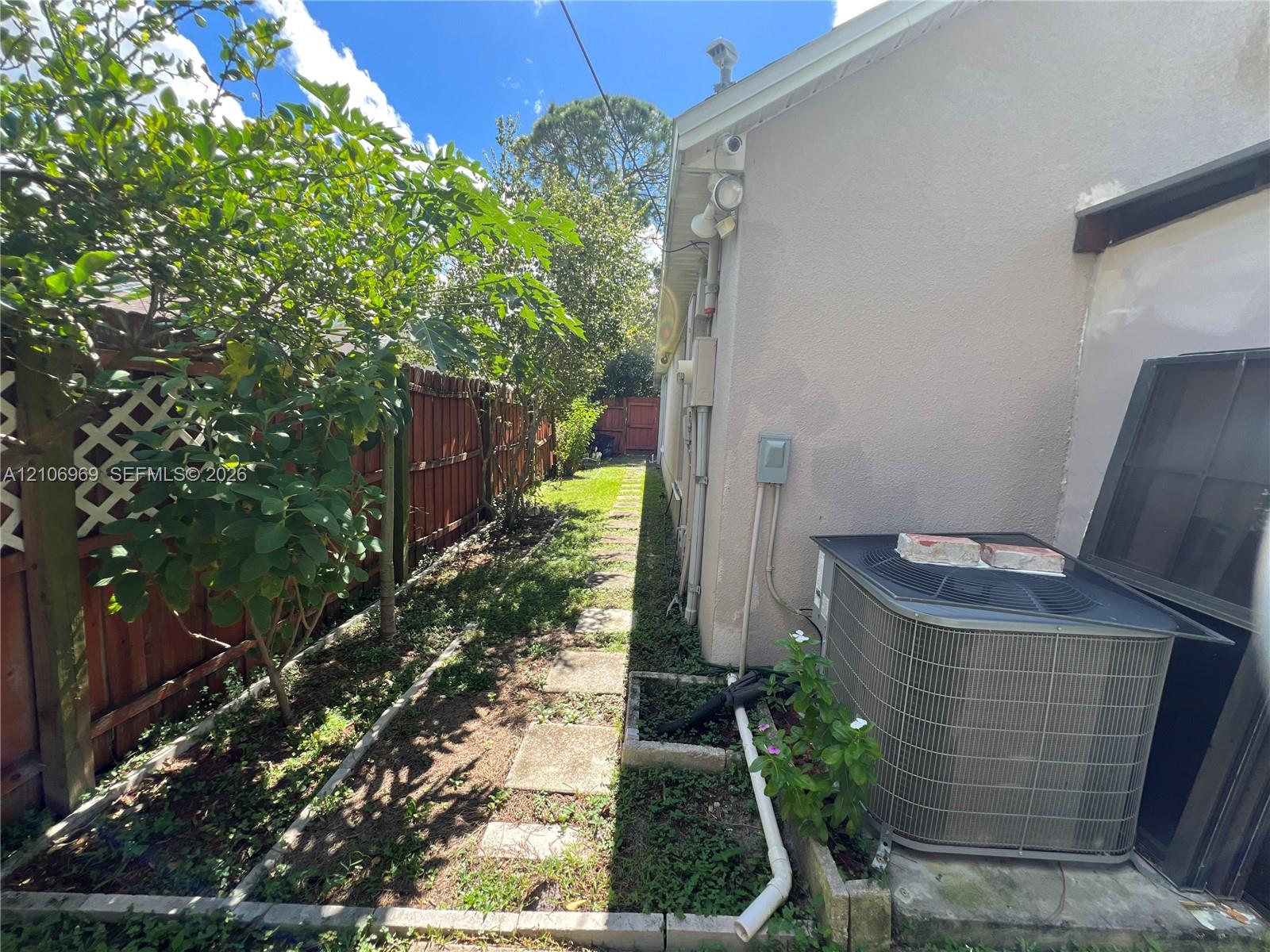 1681 Nw Jacobin Property Photo 34