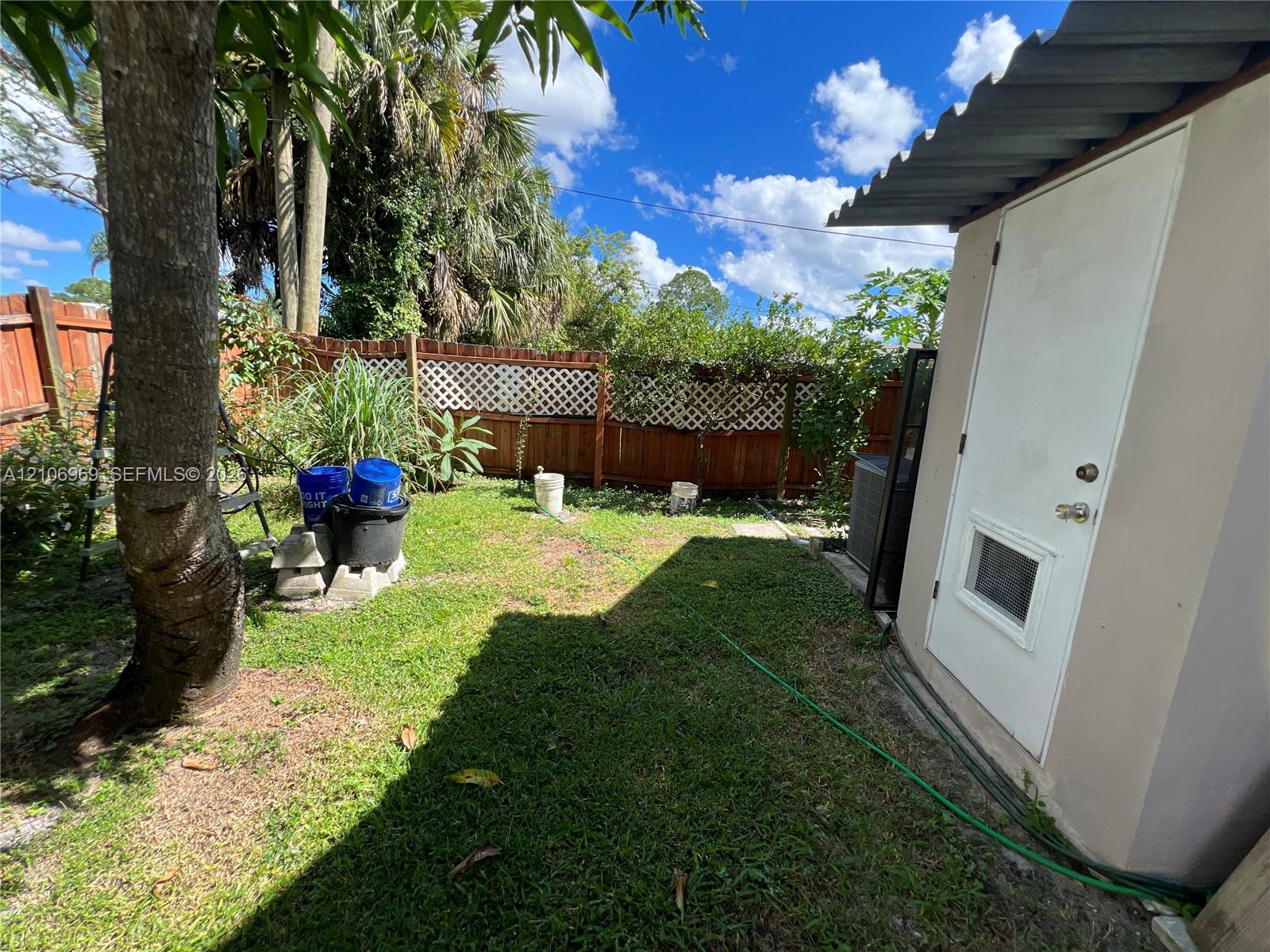 1681 Nw Jacobin Property Photo 38