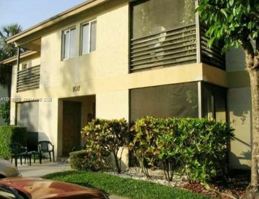 504 Gardens Drive 101 Property Photo 6