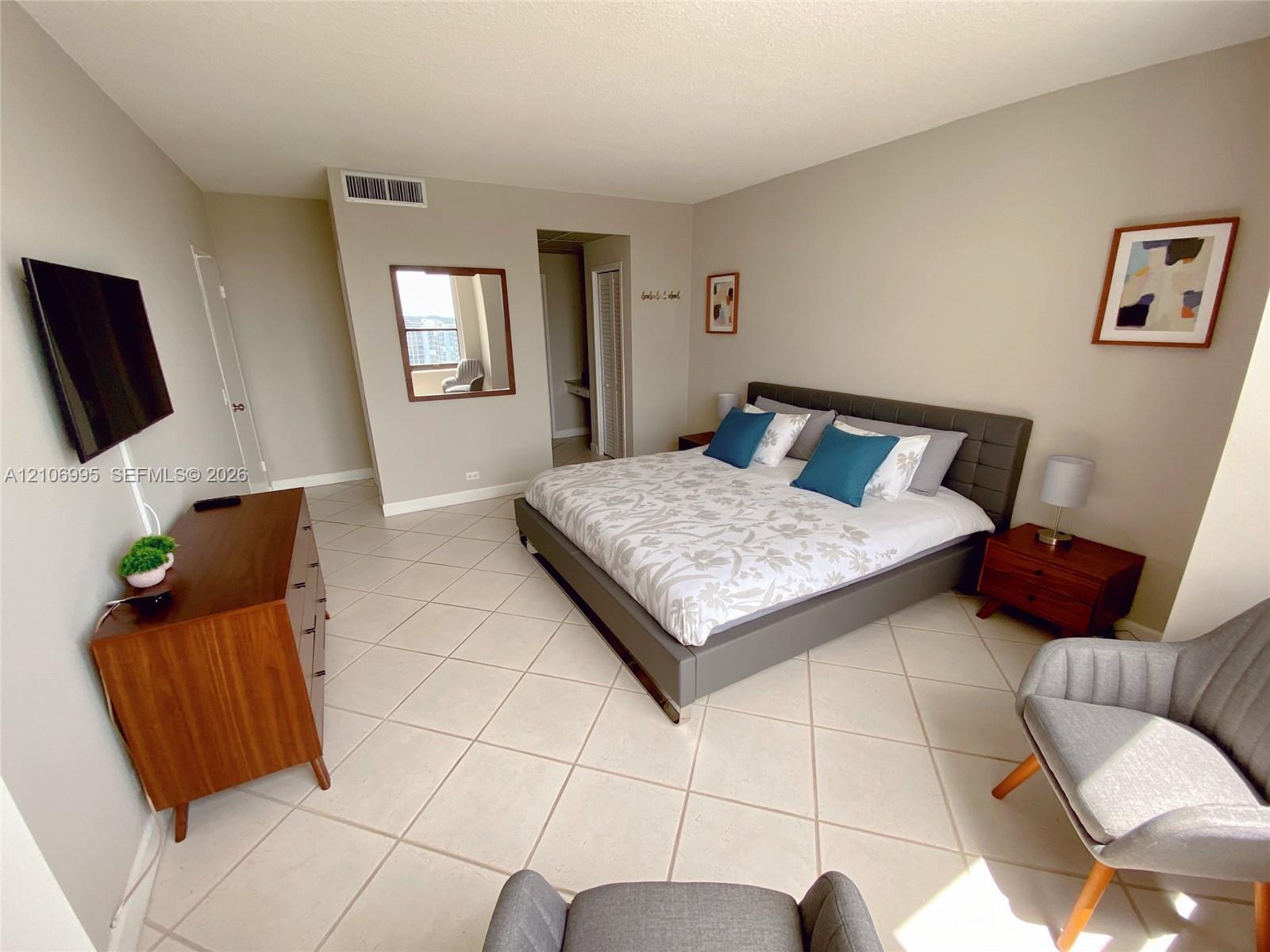 3505 S Ocean Drive 1404 Property Photo 4