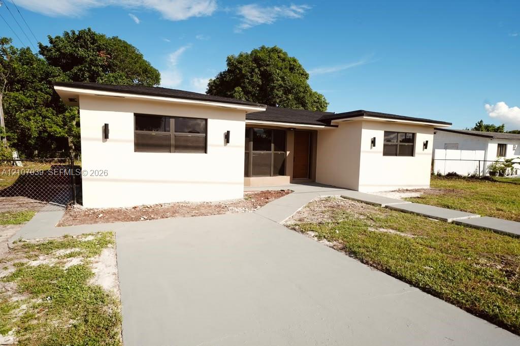 17825 Nw 57th Avenue Property Photo 1