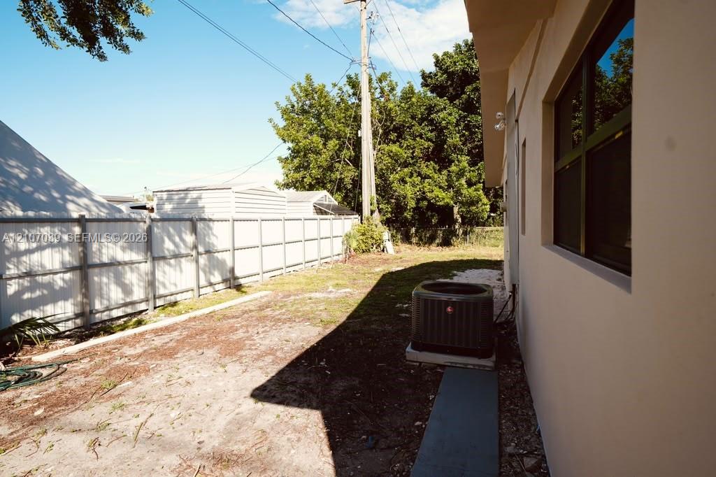 17825 Nw 57th Avenue Property Photo 20