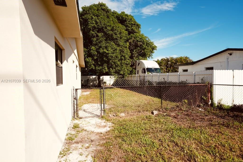 17825 Nw 57th Avenue Property Photo 21