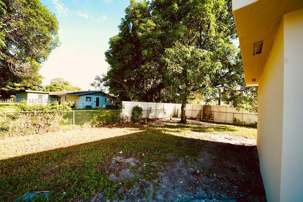 17825 Nw 57th Avenue Property Photo 22
