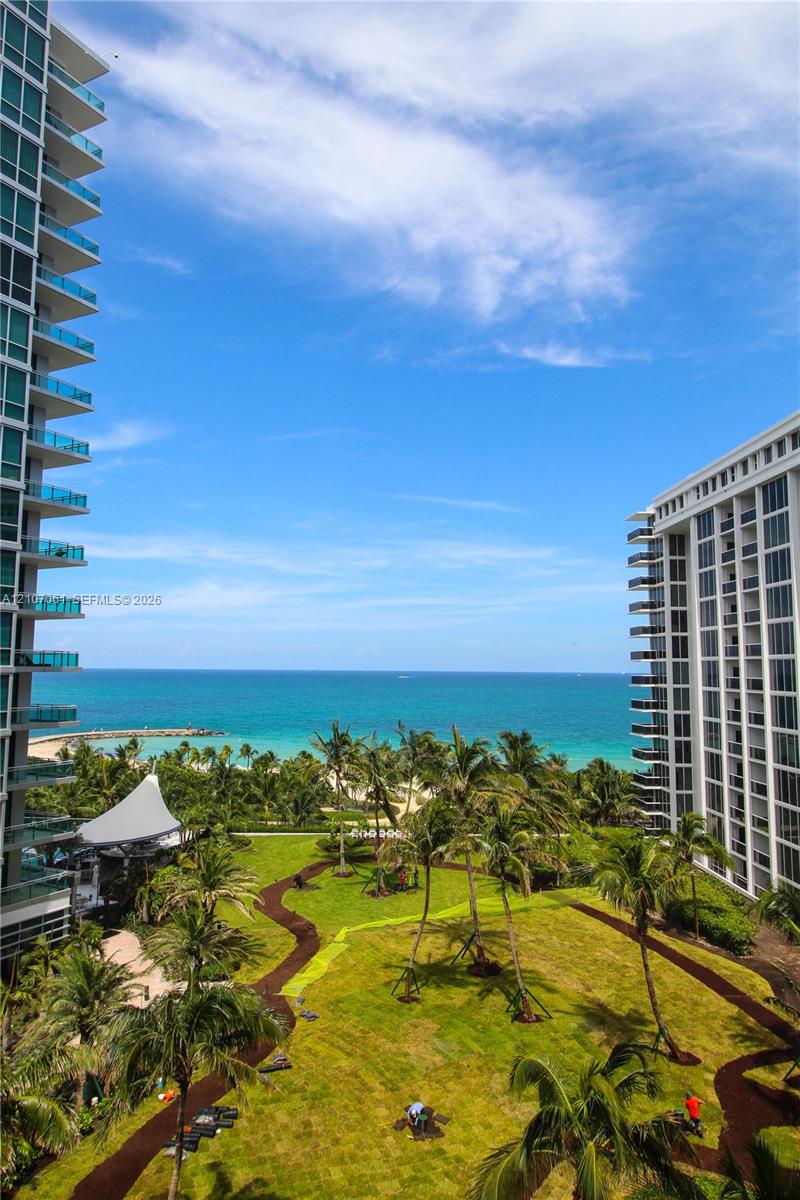 10275 Collins Avenue 833 Property Photo 1
