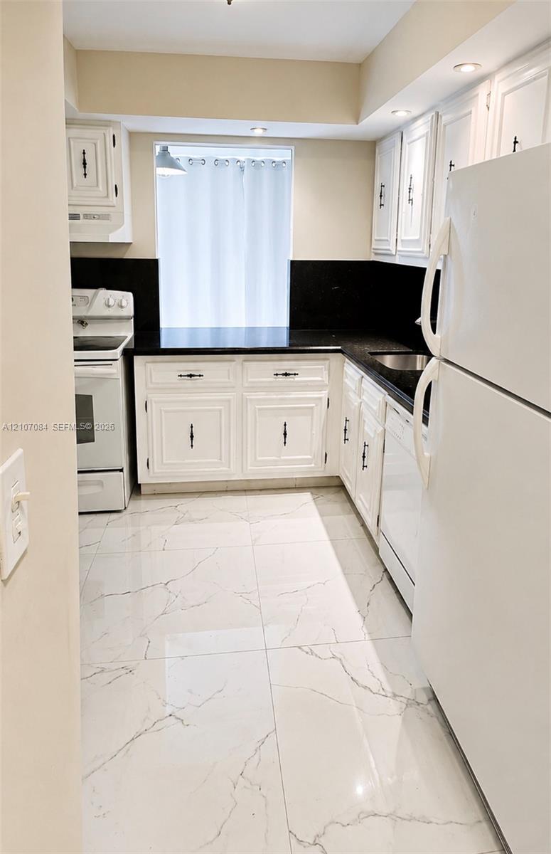 801 Three Islands Boulevard 107 Property Photo 7