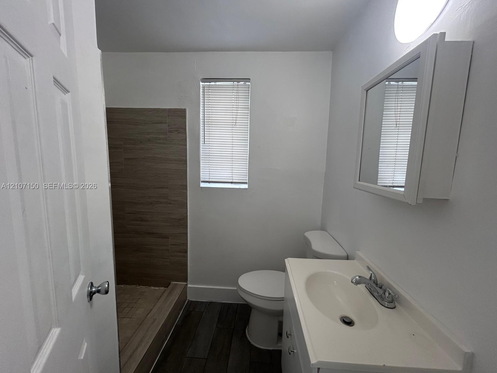 1843 Dewey Street 111 Property Photo 6