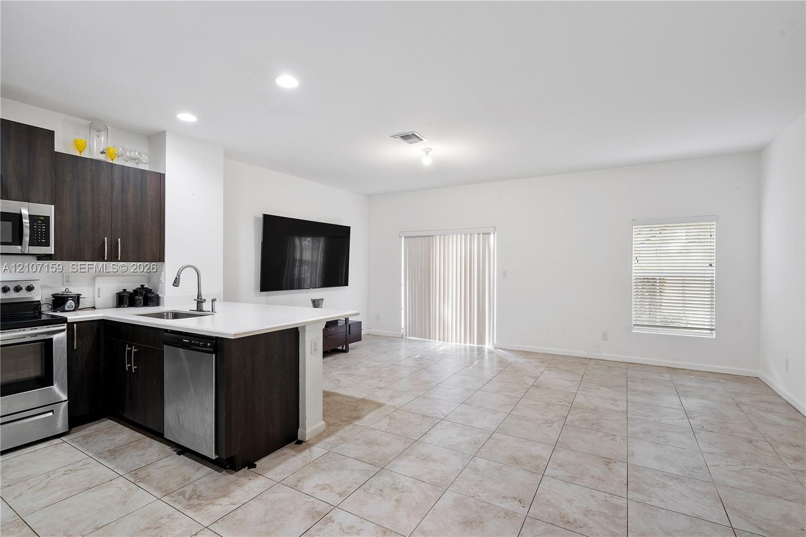1128 Nw 40th Terrace Property Photo 6