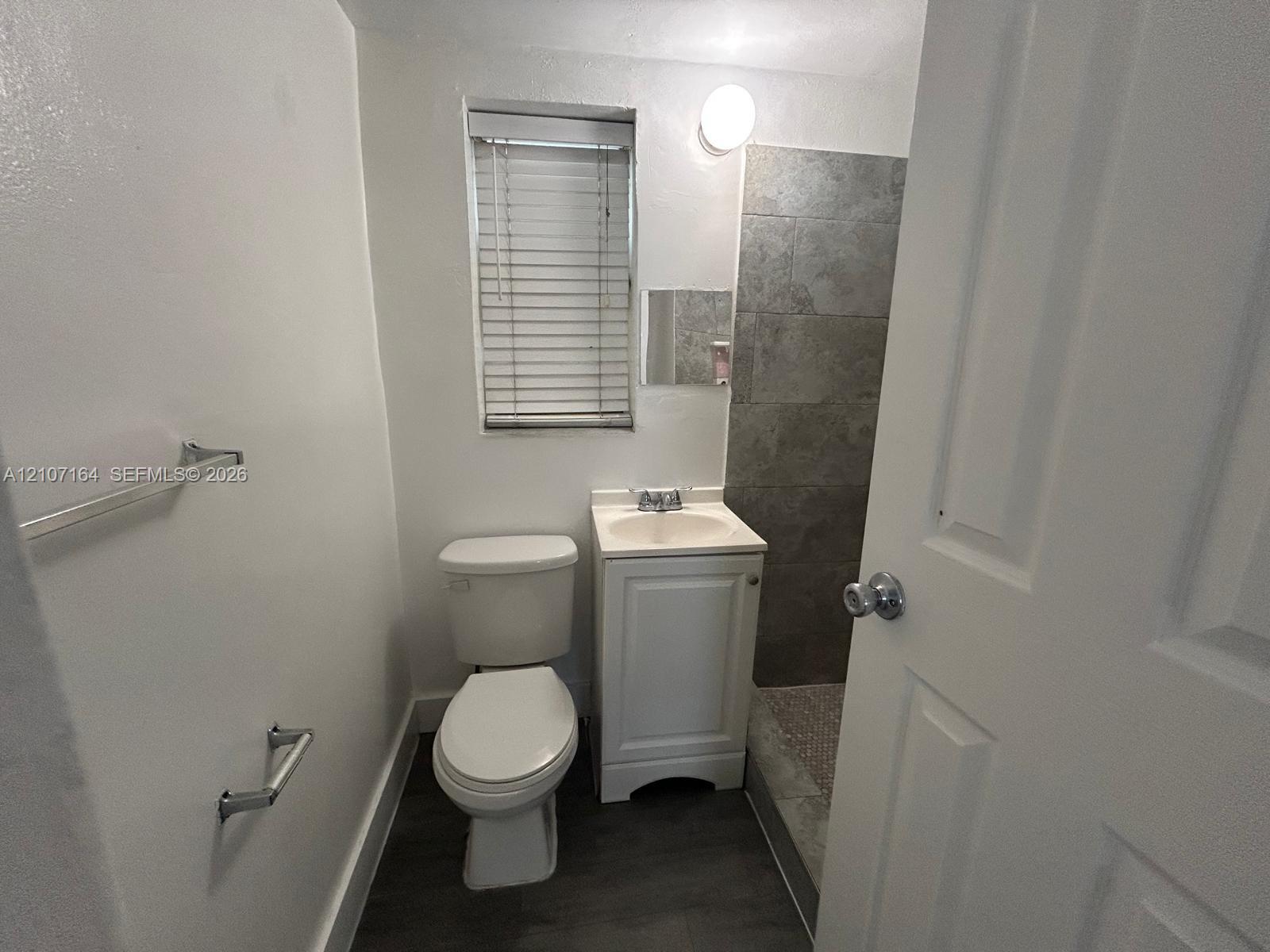1843 Dewey Street 106 Property Photo 5