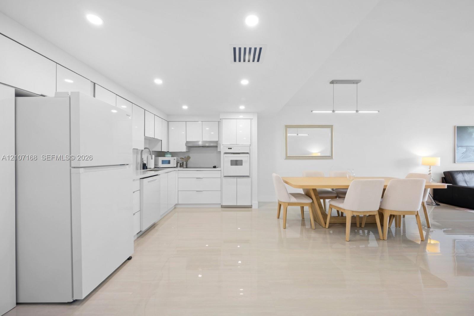19370 Collins Avenue 312 Property Photo 9