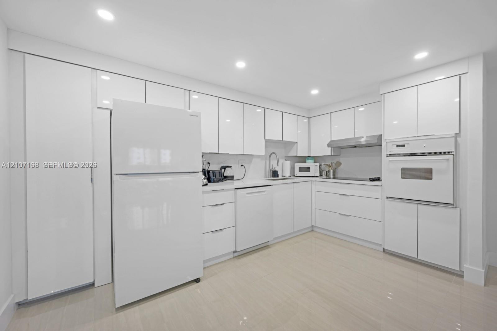 19370 Collins Avenue 312 Property Photo 10
