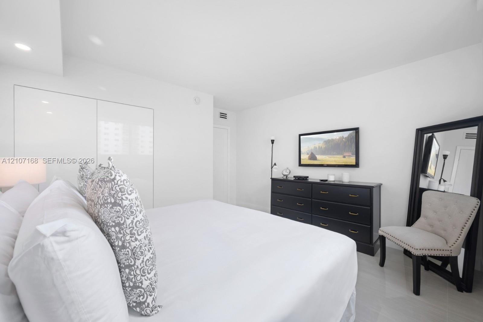 19370 Collins Avenue 312 Property Photo 12