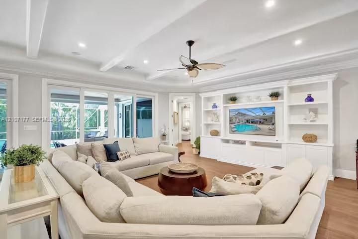 952 Lincoln Street . Property Photo 10