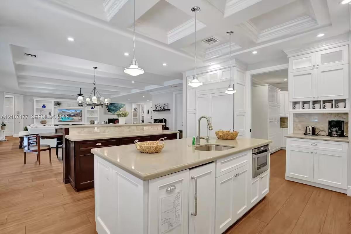 952 Lincoln Street . Property Photo 16