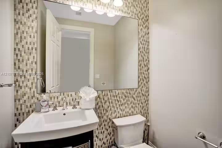 952 Lincoln Street . Property Photo 39