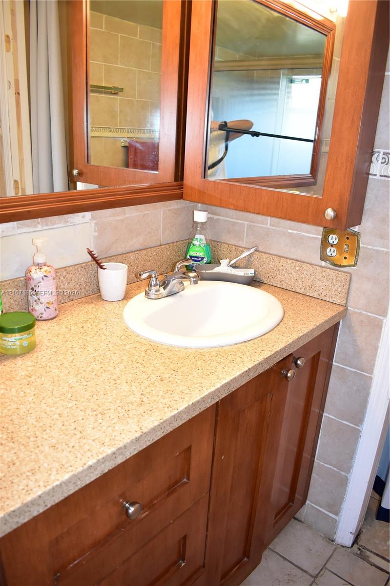 2751 N Pine Island Road 101 Property Photo 18