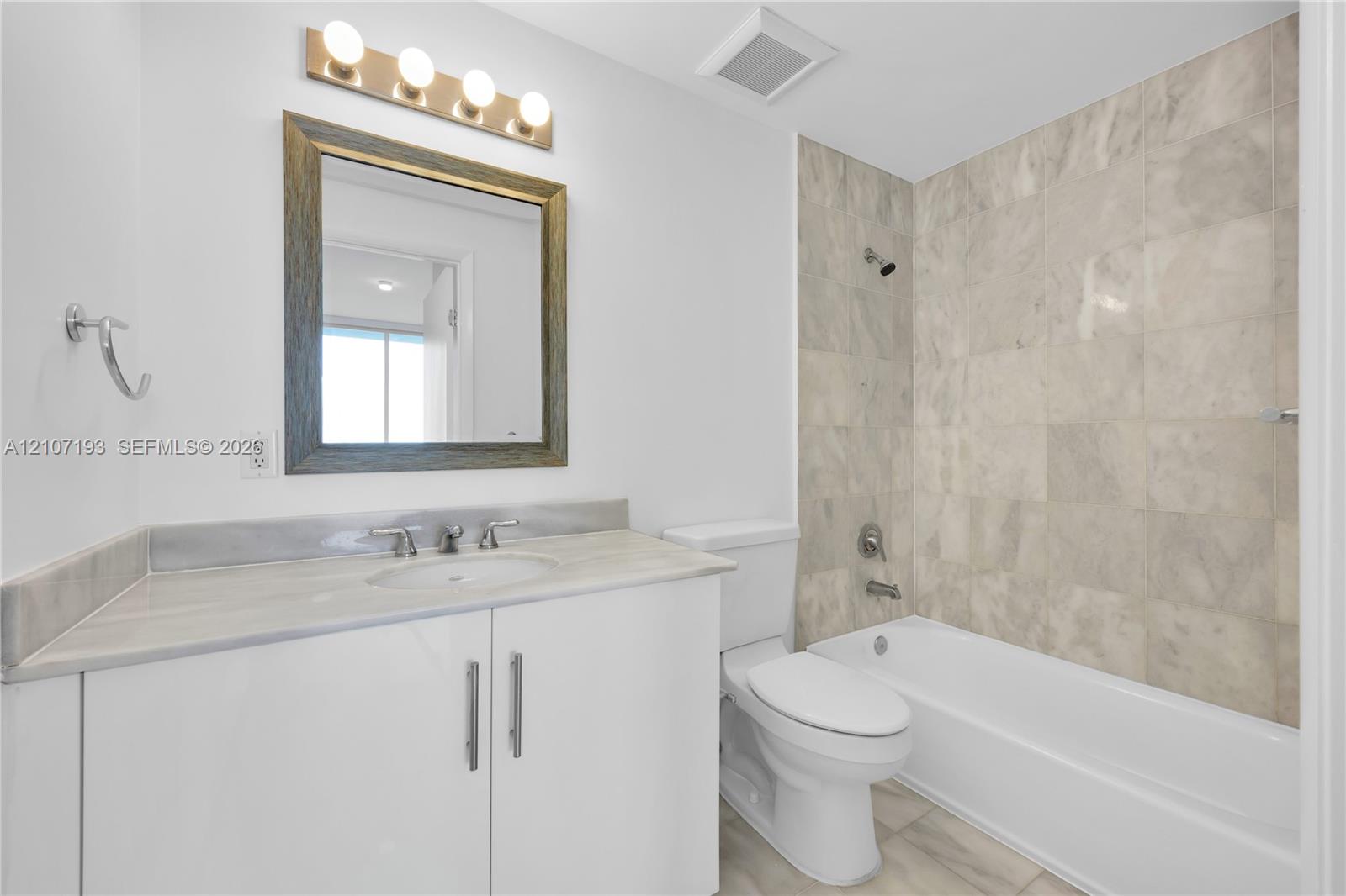 725 Ne 22nd Street 12c Property Photo 8