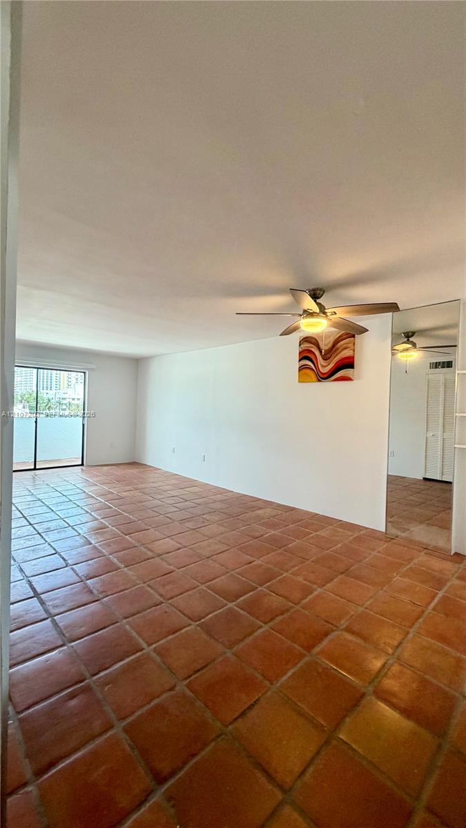 1418 Collins Avenue 503 Property Photo 2