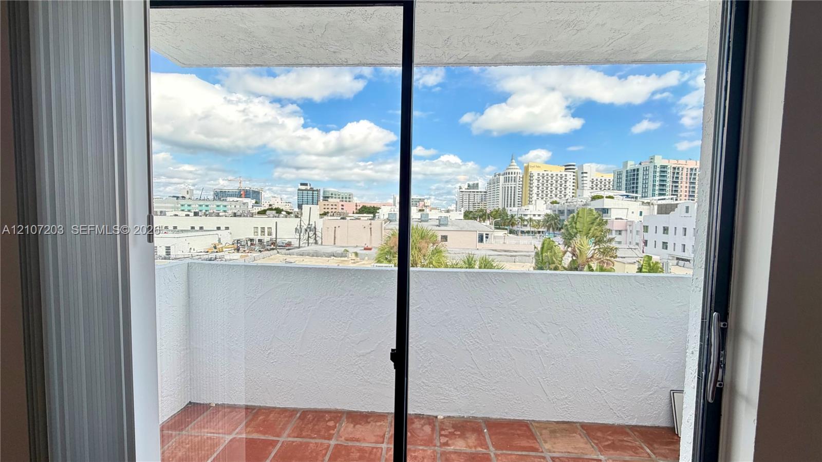 1418 Collins Avenue 503 Property Photo 3