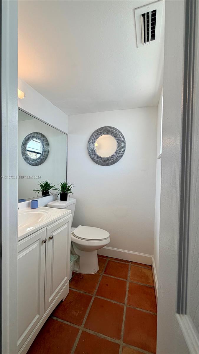 1418 Collins Avenue 503 Property Photo 5
