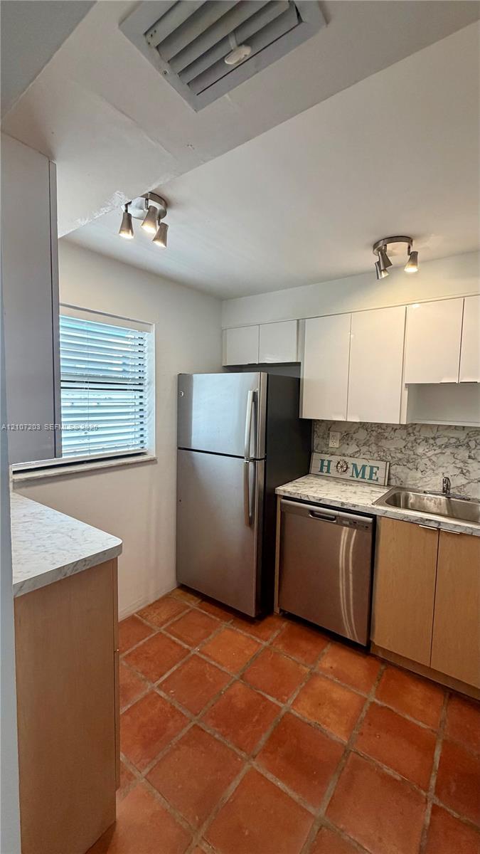 1418 Collins Avenue 503 Property Photo 6