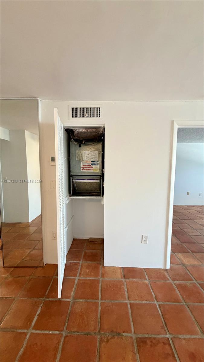 1418 Collins Avenue 503 Property Photo 11