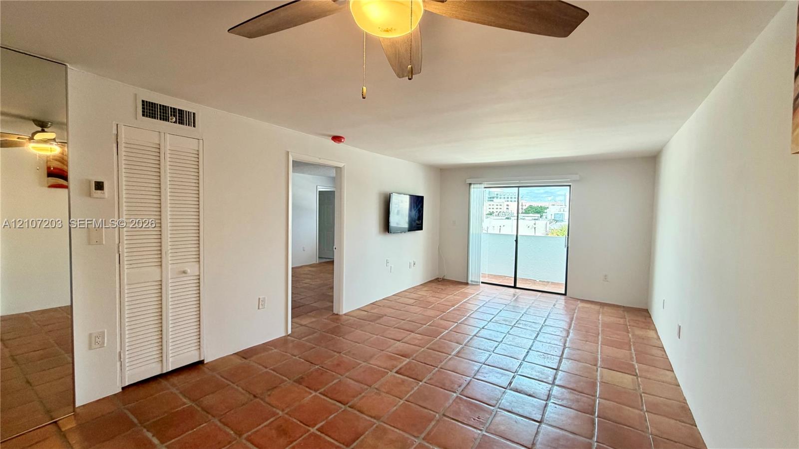 1418 Collins Avenue 503 Property Photo 12
