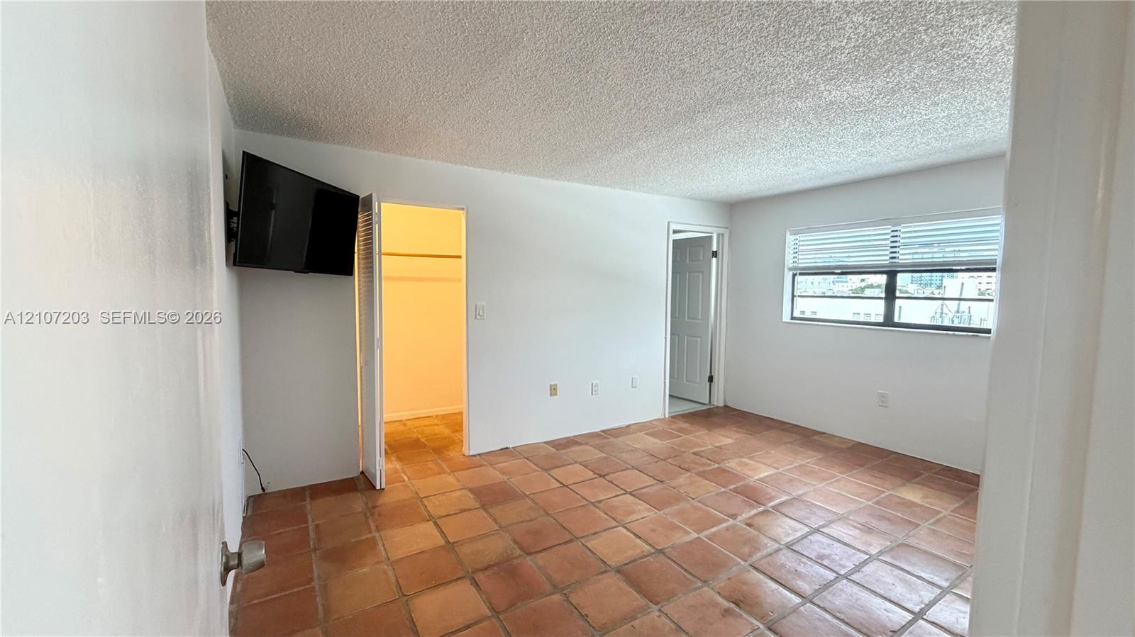 1418 Collins Avenue 503 Property Photo 15