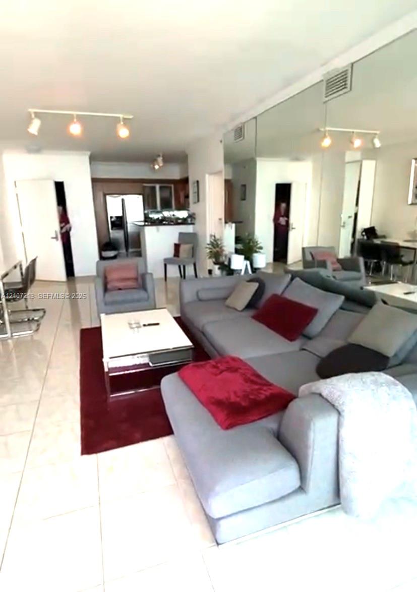 325 S Biscayne Boulevard 4214 Property Photo 2