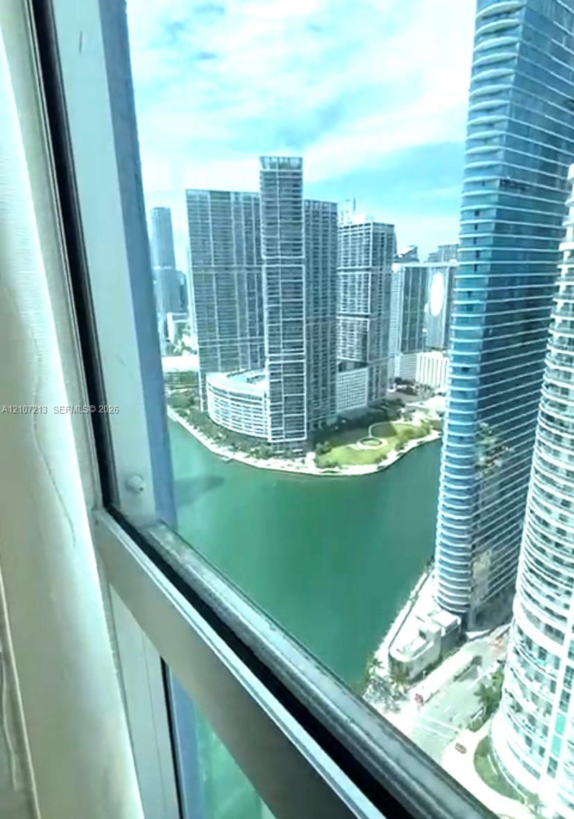 325 S Biscayne Boulevard 4214 Property Photo 6