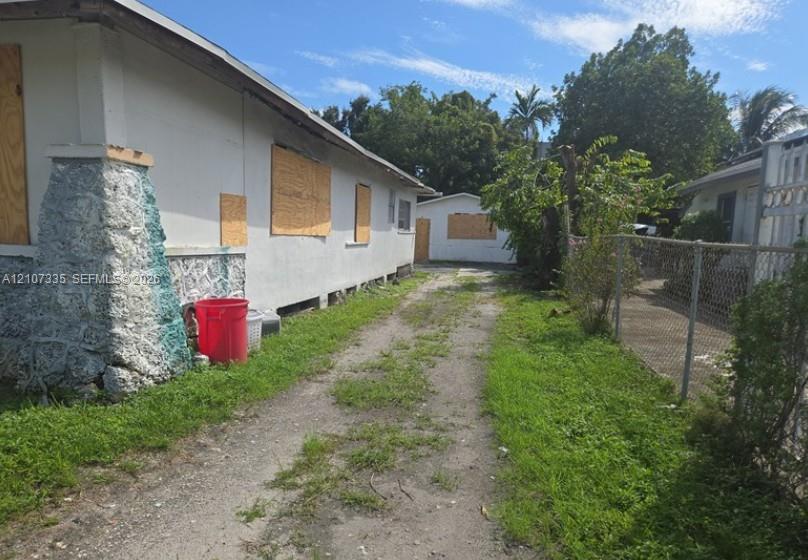 140 Nw 60th Street Property Photo 4