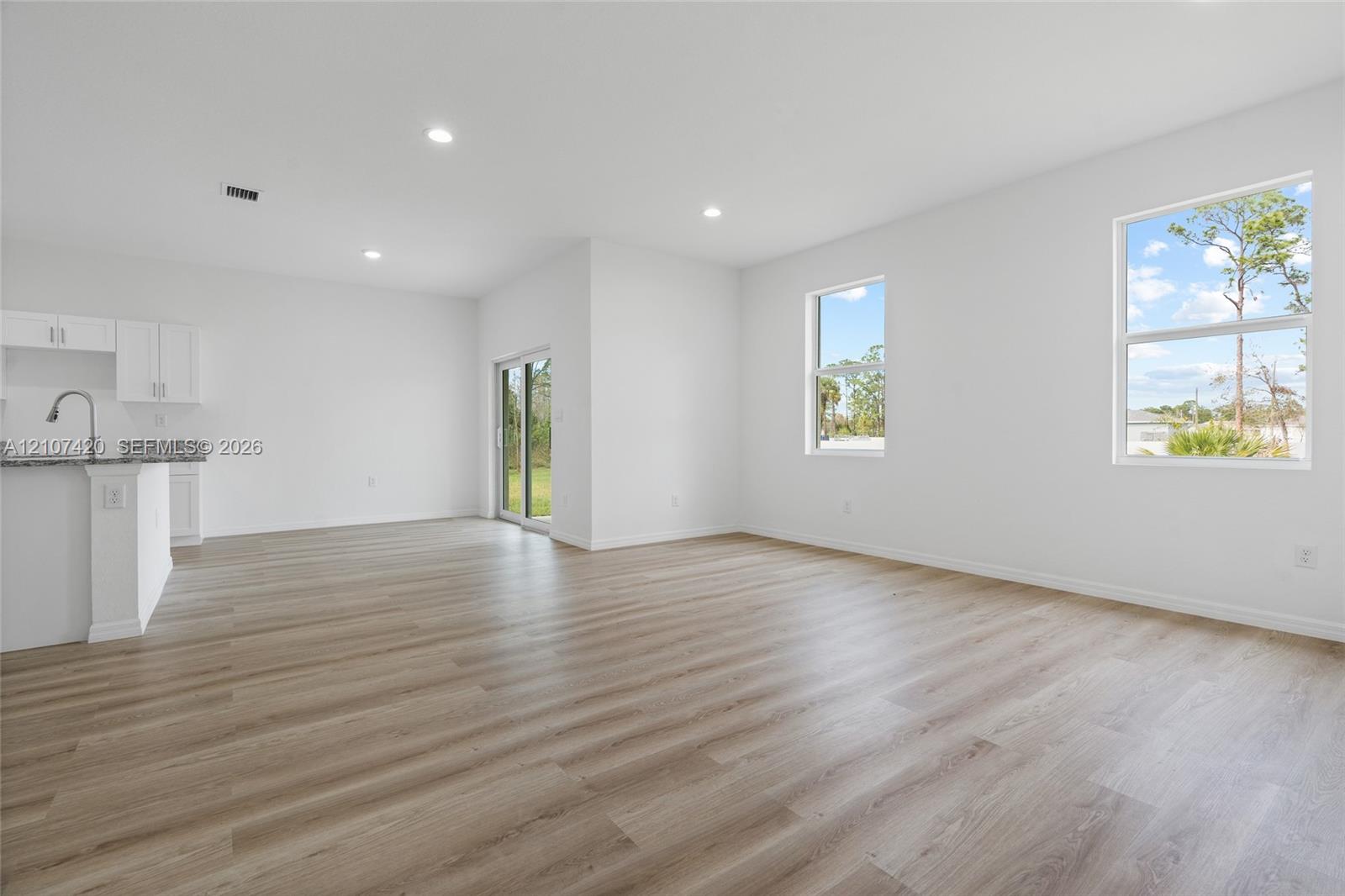 566 Woodview Drive Property Photo 3