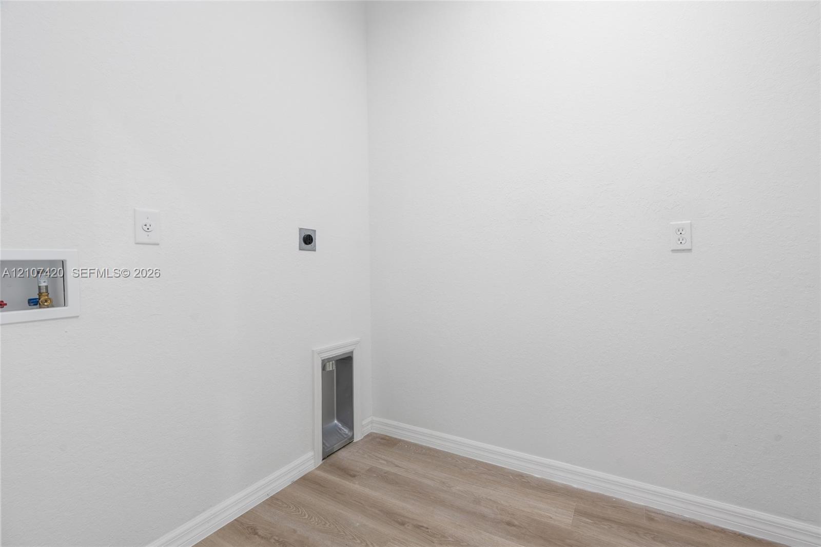 566 Woodview Drive Property Photo 17