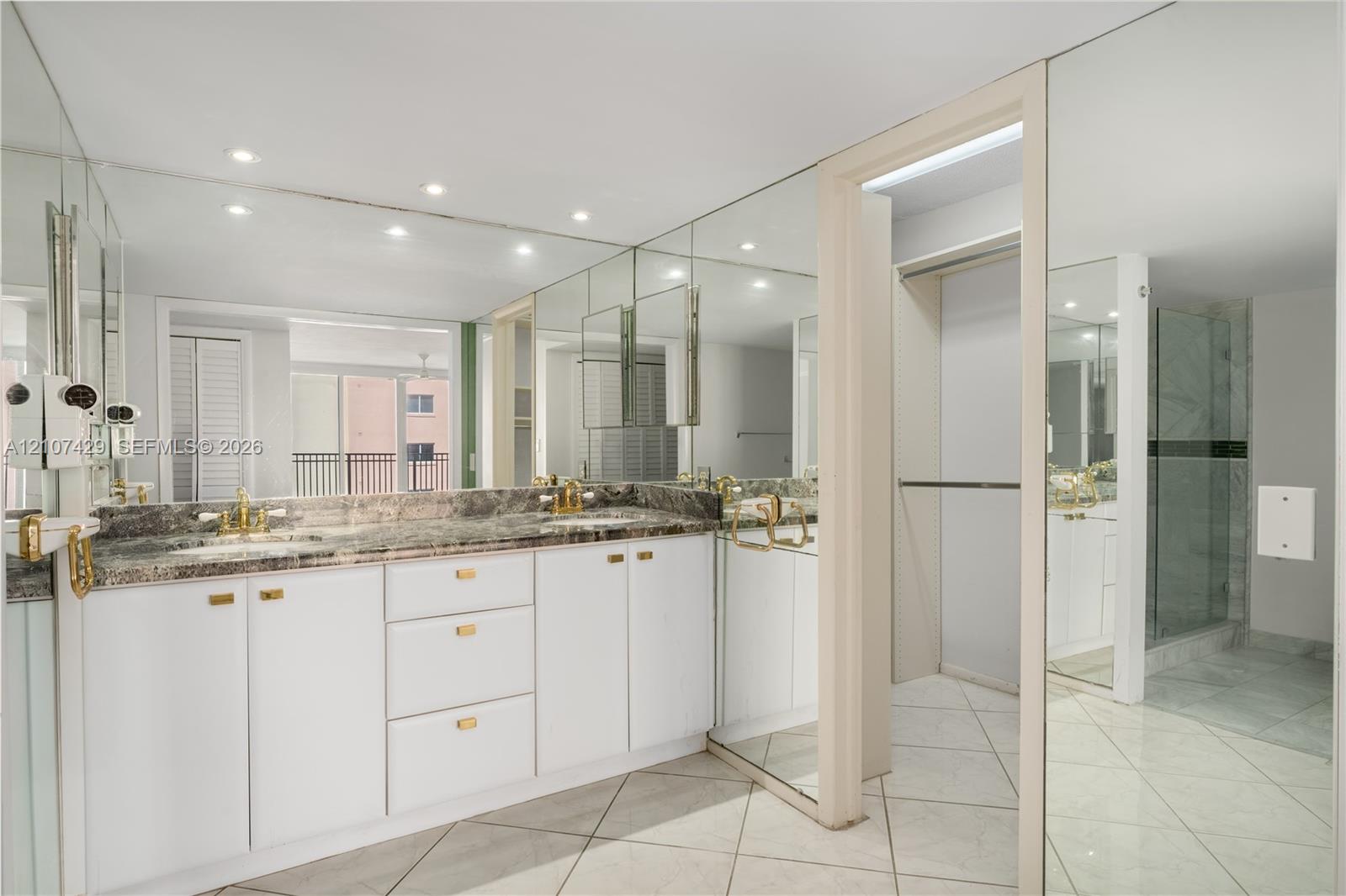 881 Ocean Drive 13h Property Photo 16