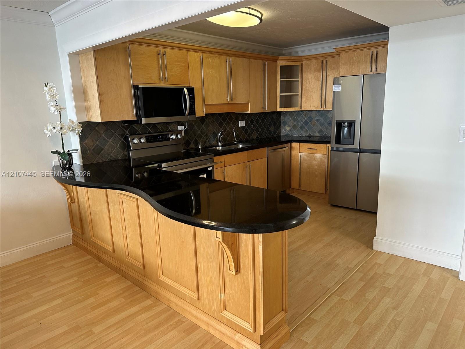6039 Collins Avenue Ph21 Property Photo 4