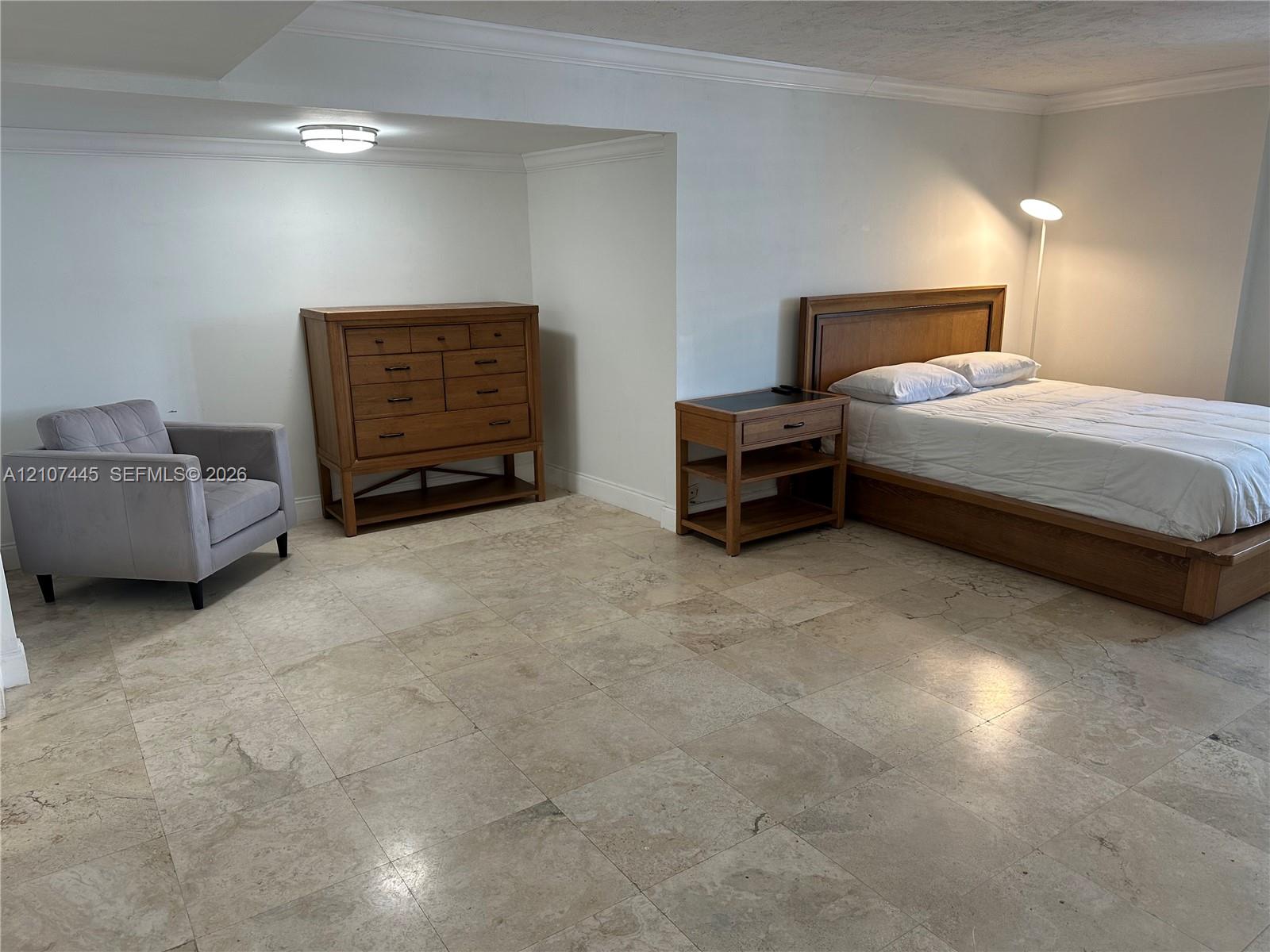 6039 Collins Avenue Ph21 Property Photo 6