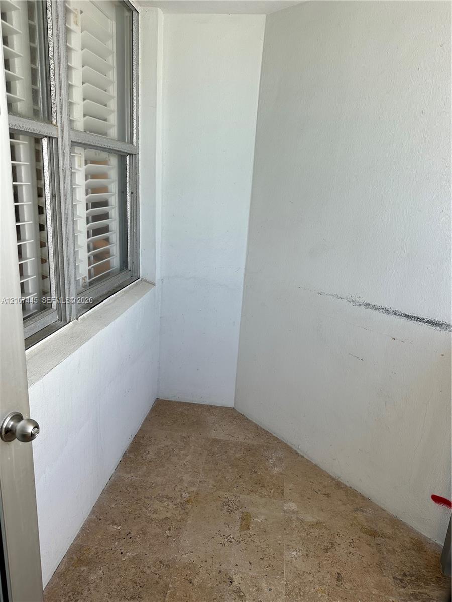 6039 Collins Avenue Ph21 Property Photo 12