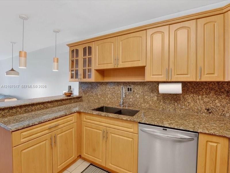 16531 Ne 35th Avenue 402-11 Property Photo 23