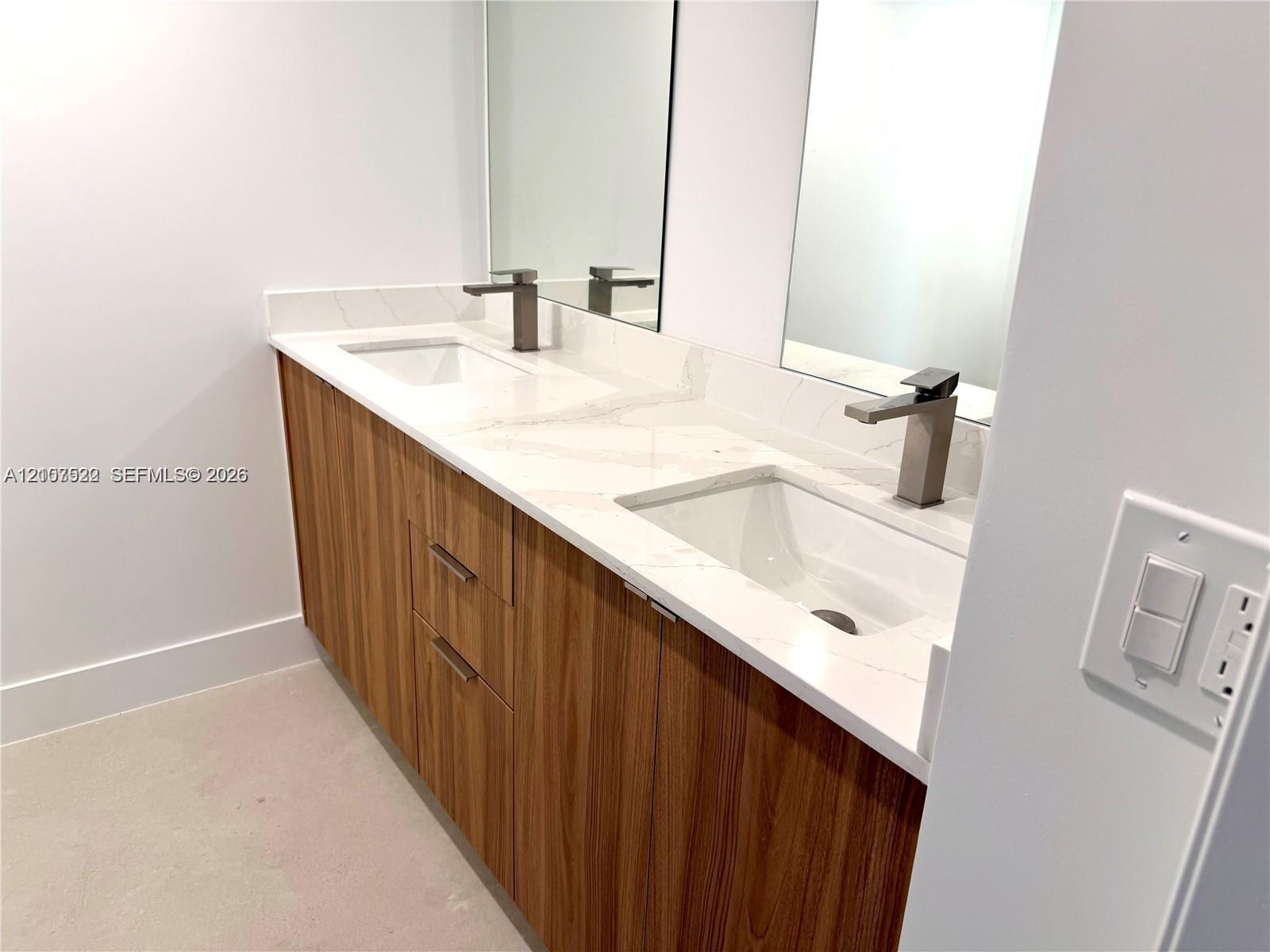 2601 N 40th Avenue 2601 Property Photo 10