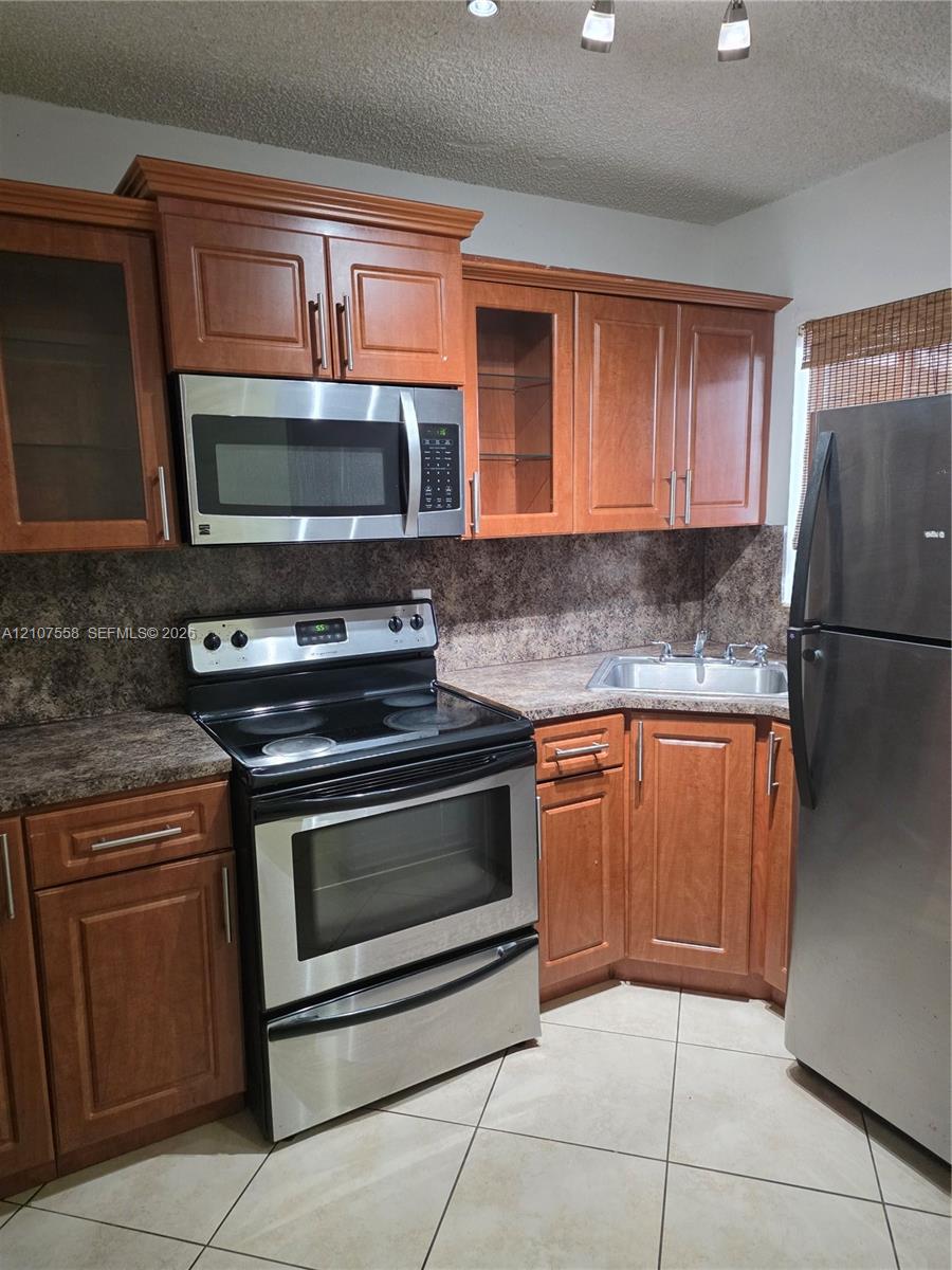 A12107558 Property Photo 3