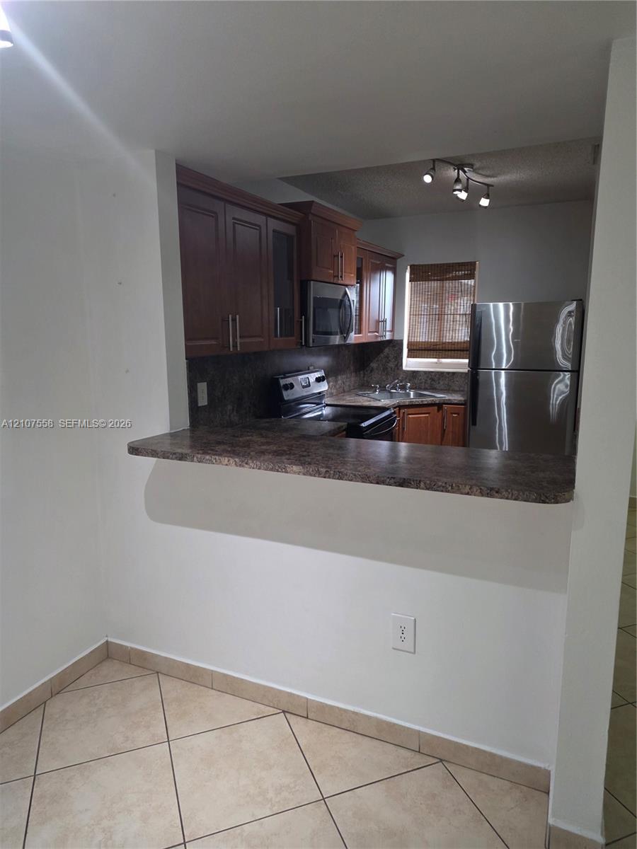 A12107558 Property Photo 4
